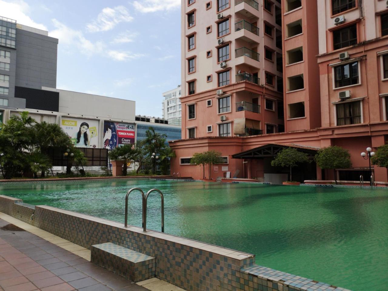 Aparthotel Marina Court Luxury Penthouse Kota Kinabalu Exterior foto