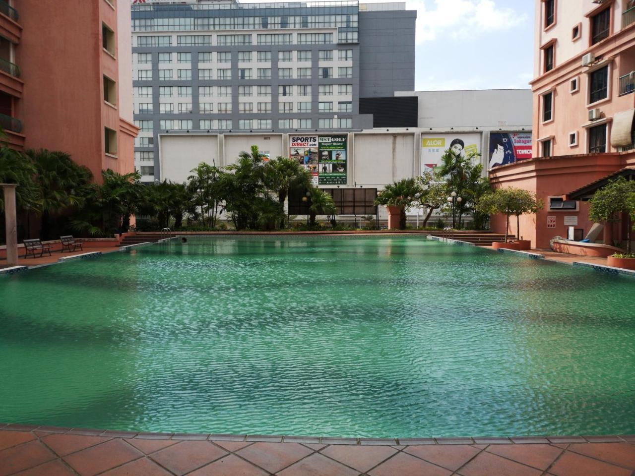 Aparthotel Marina Court Luxury Penthouse Kota Kinabalu Exterior foto