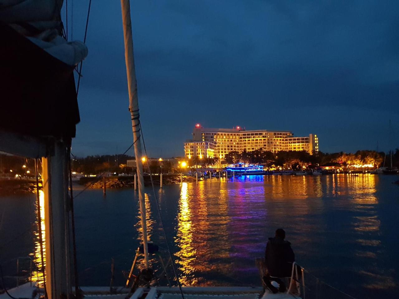 Aparthotel Marina Court Luxury Penthouse Kota Kinabalu Exterior foto