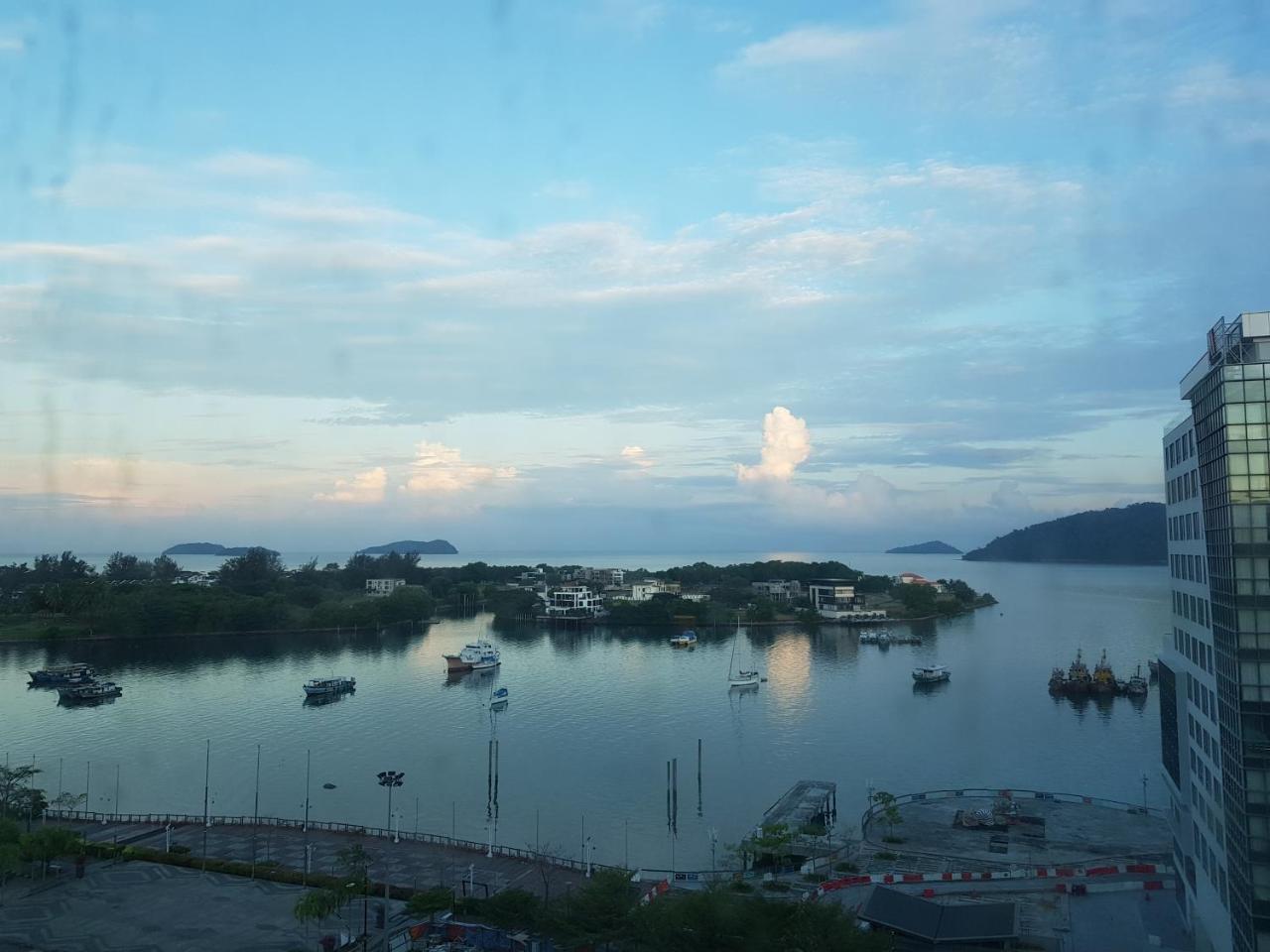 Aparthotel Marina Court Luxury Penthouse Kota Kinabalu Exterior foto